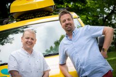 Rune Nilson og Torfinn Borkhus er programledere for Sommerbilen i uke 28.  Foto: Julia Marie Naglestad
