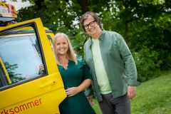 Øyvor Bakke og Finn Tokvam er programledere for Sommerbilen minutt for minutt i uke 30.  Foto: Julia Marie Naglestad
