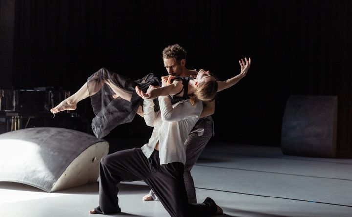 Nagelhus Schia Productions danser Ingun Bjørnsgaards nye verk Sonett idiot på Operaens Scene 2, med verdenspremiere 14. mai. Foto: Tale Hendnes
