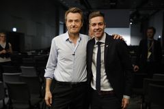 Knut Arild Hareide intervjues nå av Fredrik Skavlan. Dette vises som en del av kveldens «Skavlan» på TV 2 kl. 21.25. Foto: Espen Solli, TV 2.