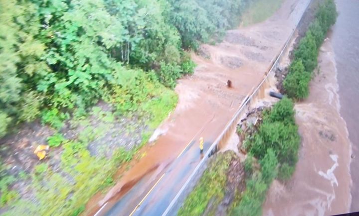 E14 er stengt på grunn av jordskred. (Foto: Veidekke)