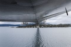 Hålogalandsbrua sett fra undersiden av selve brua. Foto: Ragnhild Heggem Fagerheim