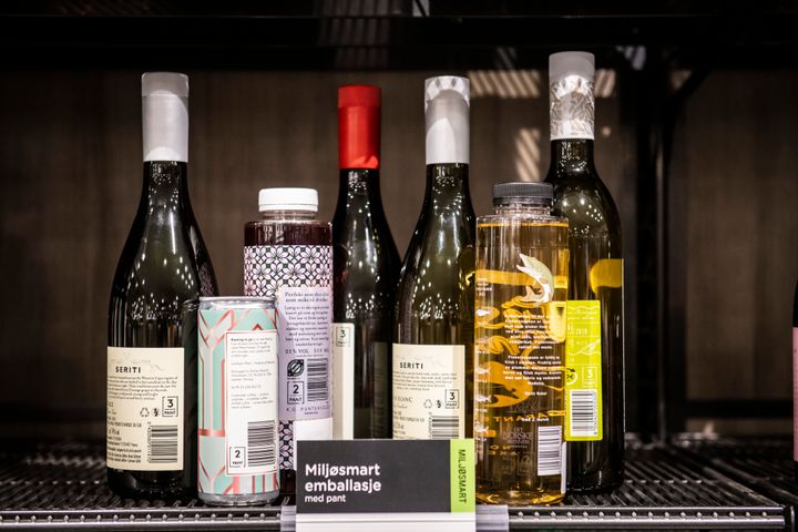 UTVALGET ØKER: Utvalget av produkter med pant på Vinmonopolet har økt for hver lansering gjennom 2019. Foto: Katrine Lunke