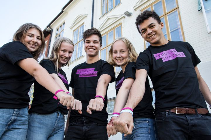 "Wedding Busters" over hele Norge har engasjert seg for at Norge skal forby barneekteskap og vedta en absolutt 18-årgrense for å gifte seg. I dag ble forbudet vedtatt på Stortinget. (Foto: Plan International Norge)