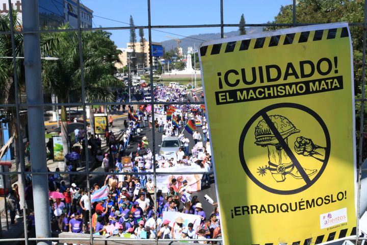 Demonstrasjon for kvinners rettigheter i El Salvadors hovedstad San Salvador i 2019, fotografert av Erika Rojas under feltarbeid i landet. Foto: Erika Rojas