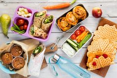 - Vi etterlyser ikke matpakker med grønnsaker presentert som kunstverk. Men vi ser et betydelig potensial til å gi lunsjmåltidet et hint av mer farge, for eksempel i form av en grønn salat og en gulrot, sier Byermoen.
