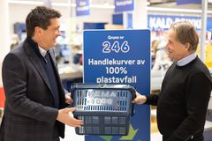 CEO i Reitan Retail, Ole Robert Reitan, og administrerende direktør i REMA 1000, Tom Kristiansen