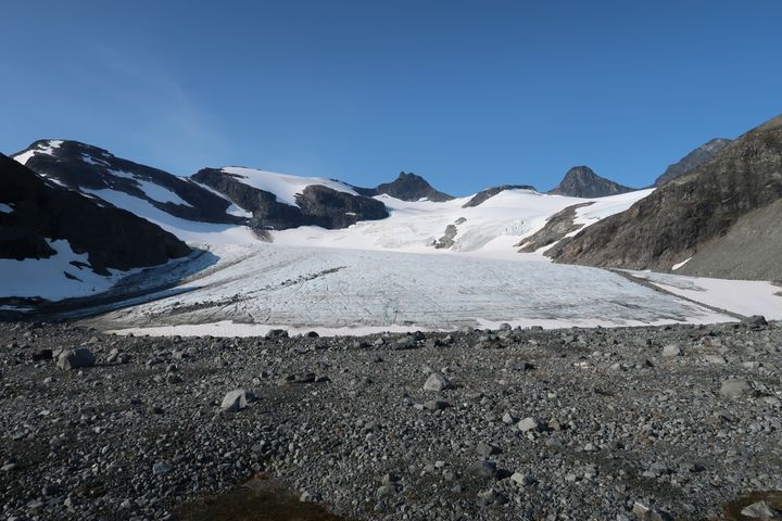 Fronten til Storbreen i Jotunheimen har trekt seg tilbake 166 meter dei site 20 åra. Foto: Jostein Aasen/NVE