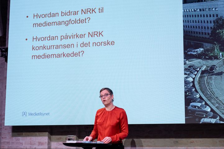 NRK er en av de mest brukte nyhetskildene i alle aldersgrupper. Det er et av funnene i rapporten direktør Mari Velsand i Medietilsynet nå har lagt frem. Foto Fredrik Hagen NTB/Medietilsynet