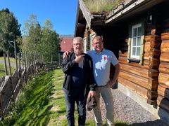 Audun Bringsvor og Trond G. Hagen lover at den nye organisasjonen betyr et enda bedre tilbud til landets hytteeiere. Foto: Erik Helli/NHF