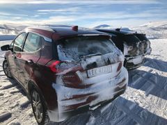 Fem elbiler på 1.000 meters høyde, på Vaset i Valdres.