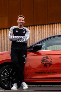 Christian Berge er landslagstrener for det norske herrelandslaget i Håndball - nå samarbeider han med Opel i prosjektet "Berge på ballen"