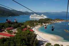 I SUS OG DUS: Rederiet RCCL er det mest populære blant Vings cruisegjester. I vinterhalvåret er det seilinger i Karibia som er mest etterspurt, og mange cruiseruter stopper innom vakre Labadee. Foto: RCCL.