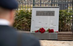 Det nye minnemerket på Normandieplassen hedrer de 52 falne nordmenn ifbm Operasjon Overlord.
