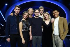 TOPP 7 I IDOL 2018: Øystein H. Hegvik (f.v.), Kamilla Wigestrand, Anders Mowatt Haugland, Kristian Raanes, Casper Kuhlmann Kristensen, Vilde Skogen og Carlisle Sienes. Foto: Thomas Reisæter/TV 2