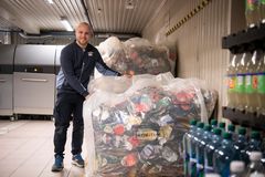 I 2022 tok Obs Lillestrøm imot utrolige 8,2 millioner bokser og flasker med pantemerke. Foto: Katrine Lunke
