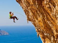 Klatring er en risikosport, hvor klatrerens evner og kunnskap må bruke mye energi på å redusere risikoen.  Foto: Terje Aamodt