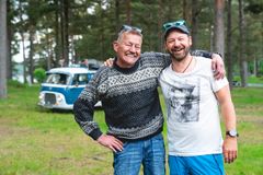 Petter Nyquist og Svein Stang legger ut på tur i «Petter og Svein stikker». Foto: TV 2