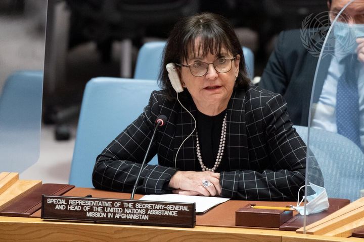 Generalsekretærens spesialrepresentant for Afghanistan, Deborah Lyons orienterte Sikkerhetsrådet 17. november. Hun sa at det er viktig at FN blir i landet og hjelper befolkningen. Foto: UN Photo/ Eskinder Debebe