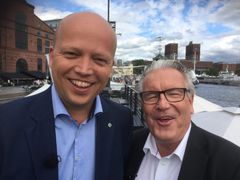 Davy Wathne og partileder for Senterpartiet, Trygve Slagsvold Vedum. Foto: TV 2