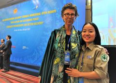Linh sammen med Grete Løchen, Norges ambassadør til Vietnam. Foto: Nguyen A.