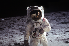 Kanskje et av verdens mest kjente bilder fra Apollo 11, da Buzz Aldrin tok sine første skritt på månen. (Copyright: NASA)