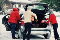 GOD PLASS, HELT FREM: Skal du hjem til jul kan du booke en bil som tar med både familie, venner, julegaver, bagasje og skiutstyr.