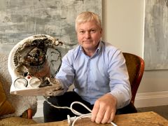 Små vifteovner velter lett. - Denne ble liggende mot gulvet, ble overopphetet og startet en boligbrann, sier Odd Magne Skjerping i Frende Forsikring.