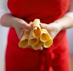 Krumkaker er populære både å bake selv og å gi i gave. Foto: Brodogkorn.no