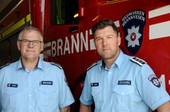 Beredskapsleder Per Harry Stensli (t.v.) og brannsjef Torgeir Dybvig i Hedmark Brannvesen ser store fordeler med ny, trafikksikker E6.