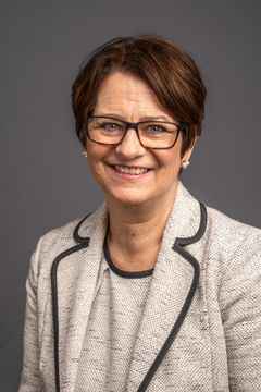 - Det er et fint symbol for et åpent og inkluderende demokrati å sørge for at Norges lover fortsatt er tilgjengelig i trykt form, sier stortingspresident Tone Wilhelmsen Trøen. Foto: Stortinget