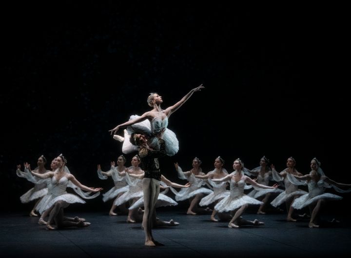The Kingdom of the Shades av Natalia Makarova etter Marius Petipa, med Whitney Jensen og Philip Currell. Foto: Erik Berg