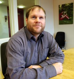 Bjørn Roger Johansen har «kontorjobb» og er helt avhengig av fysioterapi for å fungere.