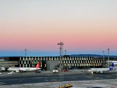 Det nye tilbygget på Oslo lufthavn sett fra syd. Foto: Avinor / Catchligh