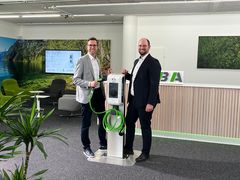 KEBA Energy Automation management with the 500,000th wallbox. Left: Christoph Knogler, CEO KEBA Energy Automation. Right: Gerhard Weidinger, CTO KEBA Energy Automation. © KEBA Group AG, Print free of charge / Editorial use of this picture is free of charge. Please quote the source: "obs/KEBA Group AG".