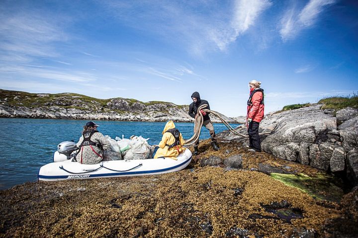 Nordic Ocean Watch var en av organisasjonene som fikk tilskudd i 2019. Her avbildet under opprydning langs Helgelandskysten. Foto: Troels Rosenkrantz / Nordic Ocean Watch