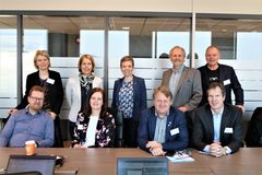 Forhandlingsutvalget, Akademikerne. Øverst fra v: Kristin Krogvold, spesialrådgiver Legeforeningen, Hanne Gillebo Blom, forhandlingssjef legeforeningen, Marit Hermansen, nestleder Akademikerne helse og president Legeforeningen, Rune frøyland, leder Akademikerne helse, Odd håker, forhandlingssjef Akademikerne.
Joakim Solhaug, ass. Forhandlingssjef psykologforeningen, Kristin Cameron, juridisk rådgiver Tekna, Jon Helle, leder overlegeforeningen, Christer Mjåset, leder for yngre legers forening.