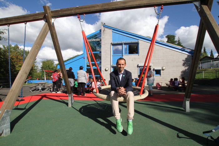 Hallstein Bjercke, byråd for kultur og næring, har åpnet Lofsrud barnehage og overrakte både bøker og bibliotek-besøk i gave til barna i barnehagen.