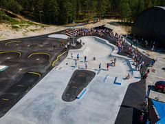 Kryllingparken i Krødsherad kommune ble åpnet av kulturminister Abid Q. Raja 27. juni 2020. Anlegget ligger midt i hjertet av Krøderen. Foto: Ole Dahl Bjøre