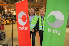 Distriktssjef Steinar Abrahamsen og regiondirektør Per Ivar Tiller i Logistikk er med rette stolte av den nye terminalen i Molde.