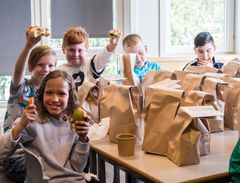 Barn fra Gjellerås skole tester ny matpakkeordning: Foto: Martine Kolstad