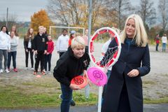 Kronprinsesse Mette-Marit på besøk på Trivselslederskole 6.oktober 2014; Runni Ungdomskole i Nes (Akershus)