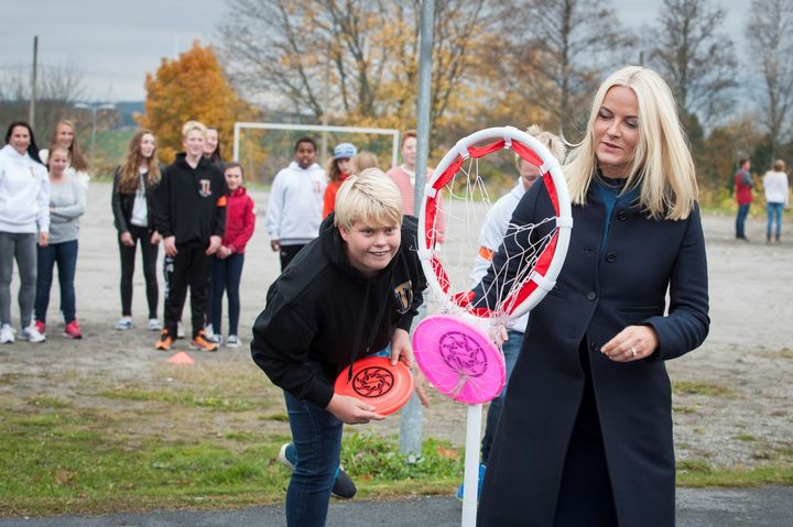 Kronprinsesse Mette-Marit på besøk på Trivselslederskole 6.oktober 2014; Runni Ungdomskole i Nes (Akershus)