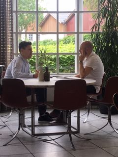Produktgruppesjef Joakim Antonsen løser oppgaver på Agra Academy sammen med matfaglig ansvarlig i Mills Proff Partner, Bent Åge Lund-Rustad.