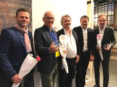 Redningsselskapet, donator Eiar Staff jr. og teamet til Eker Design mottok onsdag DOGA-merket for redningsskøyta i Staff-klassen. Foto: Eigil Andersen/Redningsselskapet