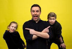 Familiepodcasten "Forsetet mot baksetet" er laget spesielt for bilturer med familien (Foto: NAF)