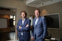 Fredrik Dokk Nygaard (43) blir ny administrerende direktør i Møller-familiens investeringsselskap Katalysator. Her med Øyvind Schage Førde (tv), styreleder i Aars og representant for eierne av Katalysator.