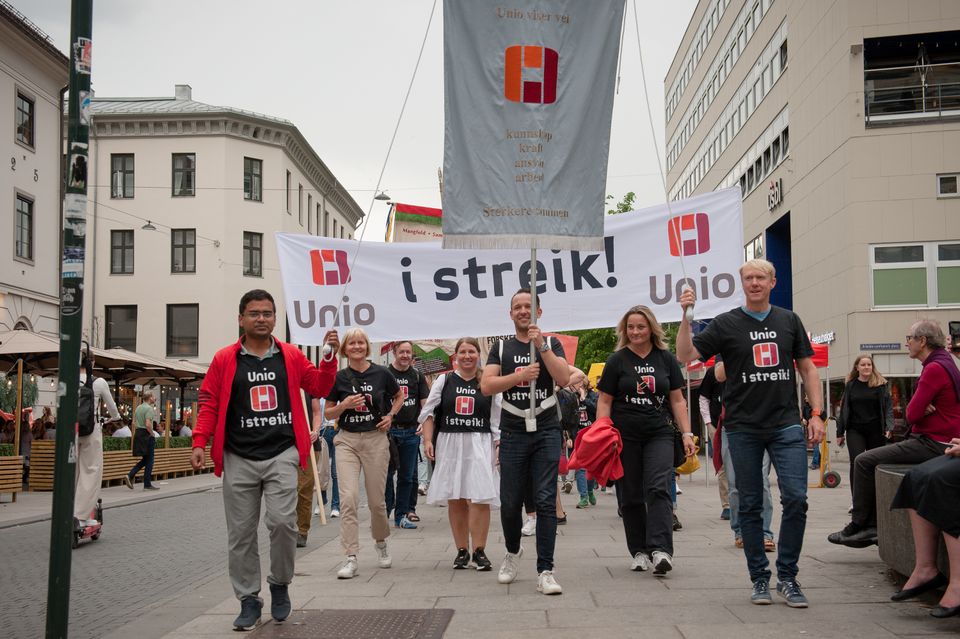 Unio går til streikedemonstrasjon på Eidsvolls plass 28. mai 2024.