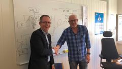 F.v.: Are Koppang, daglig leder i Laje Entreprenør AS, og Gudmund Roen, prosjektleder i BetonmastHæhre Anlegg AS.