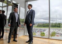 Nyetablerte Trumf Forsikring AS skal formidle liv- og skadeforsikringer levert av Frende Forsikring forteller Erik Bjordal, salgs- og markedsdirektør i Frende (t.v.) og daglig leder Sverre Lexow i Trumf Forsikring.